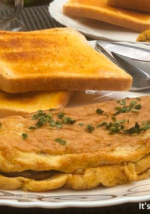 A picture of Fluffy Mushroom and Spinach Omelette.