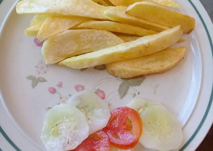 Chips and cucumber salad