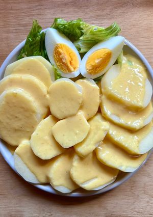 Una foto de Papas a la Huancaína