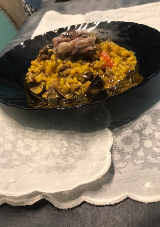 Una foto de Arroz con costilla y setas