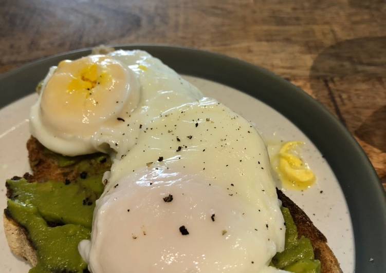 Simple Way to Prepare Quick Poached egg and smashed avocado on toast