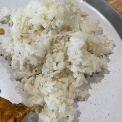 A picture of Garlic rice cooked with pressure cooker.