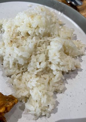 A picture of Garlic rice cooked with pressure cooker.