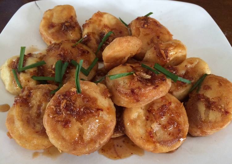 Pan fried tofu with spicy korean sauce (Dububuchim-yangnyeomjang