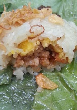 Hình của món Xôi thịt gói lá sen.