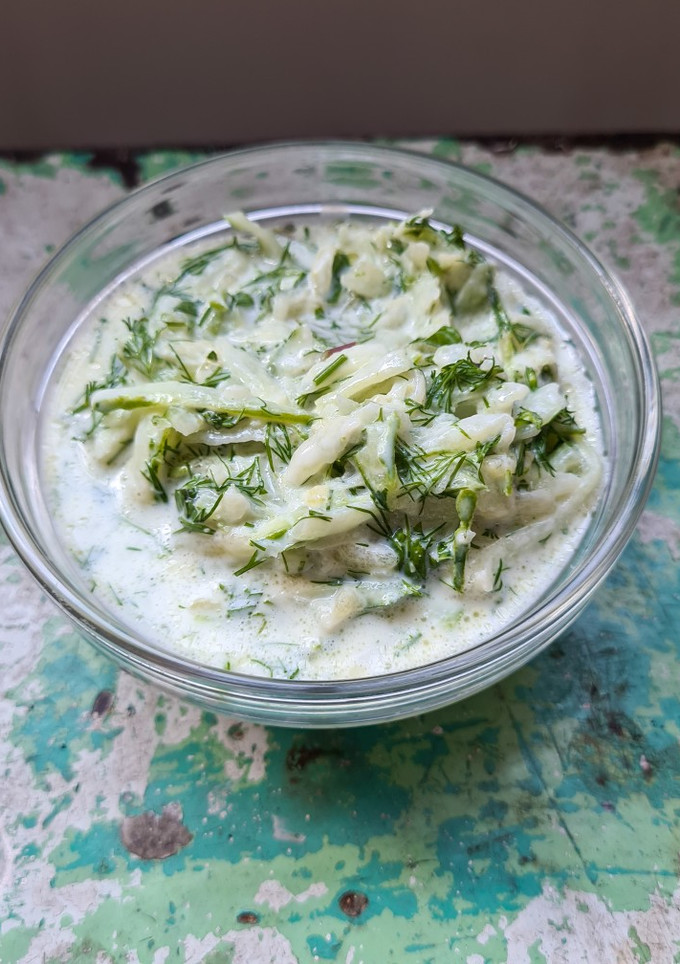Una foto de Tzatziki de cáscara de sandìa
