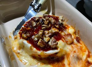 Una foto de Camembert al horno
