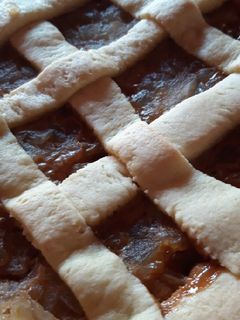 Una foto de Pastafrola de manzana y dulce de leche