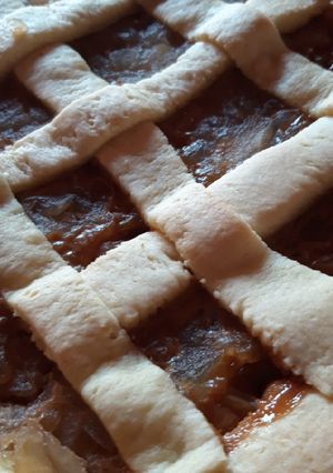 Una foto de Pastafrola de manzana y dulce de leche