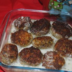 A picture of Persian meatballs with doogh.
