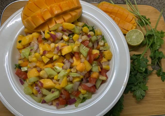 Mango fusion salad🥭🥒🌽🍅🧅🍋