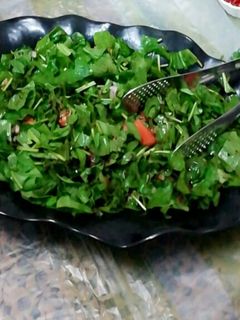 صورة لوصفة سلطة جرجير بالسماق ودبس الرمان