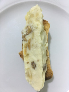Una foto de Turrón de camembert y frutos secos