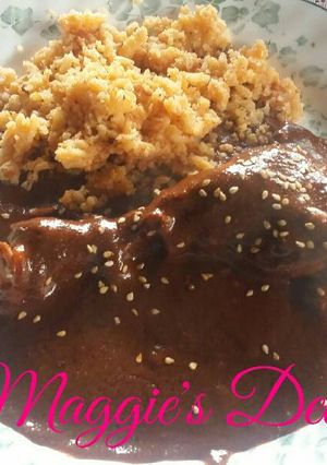 Una foto de Pollo en mole estilo Dña Magy