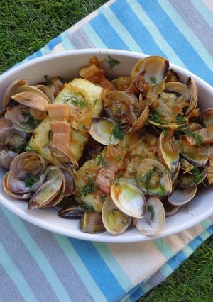 Foto de Lombos de pescada com amêijoas e bacon aromatizados com funcho