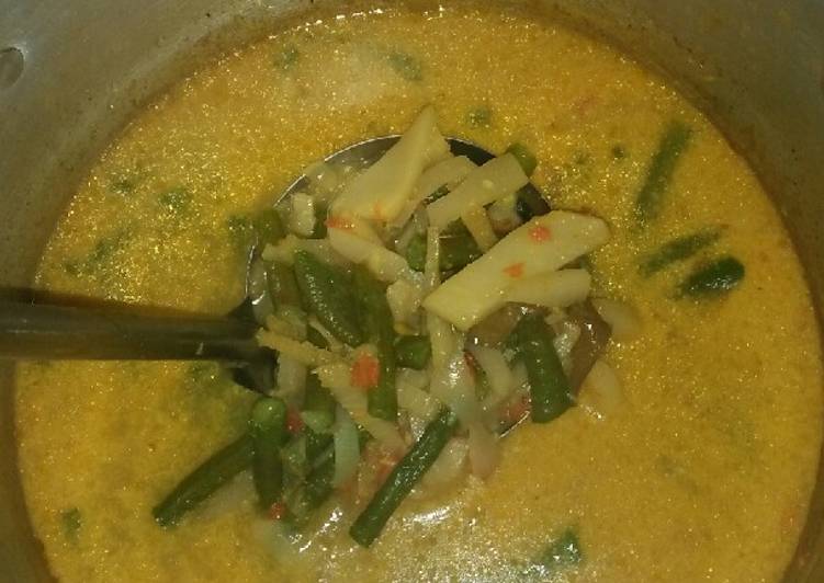 Sayur lodeh rebung dan kacang panjang