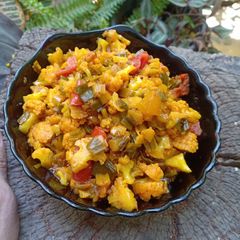 A picture of Cauliflower and spring onions sabji.