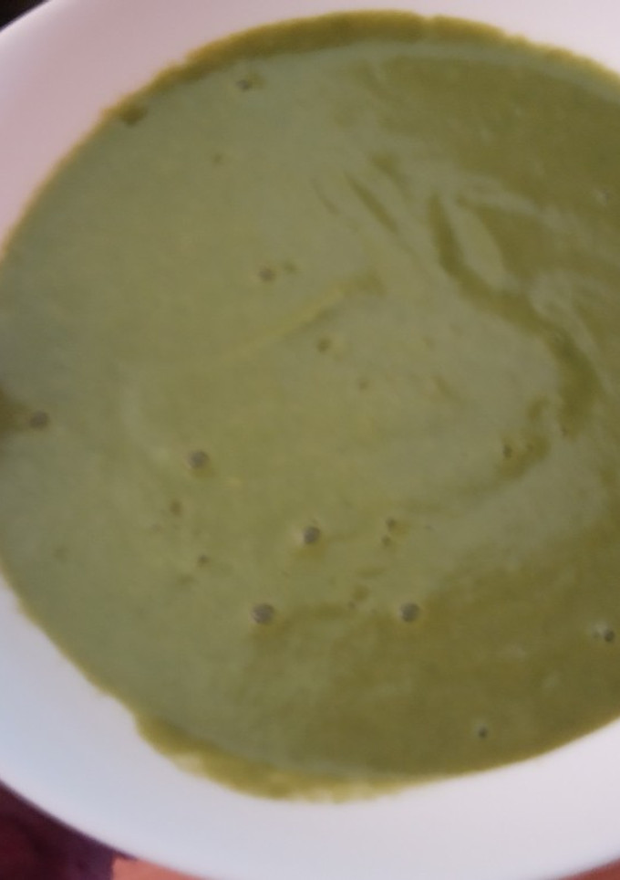 Una foto de Puré de guisantes y espinacas