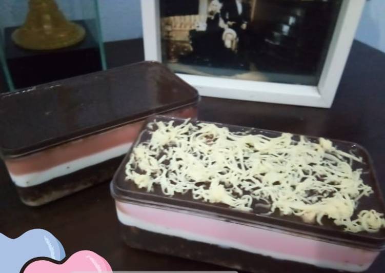 Bumbu Regal puding coklat stroberi | Langkah Membuat Regal puding coklat stroberi Yang Enak Banget