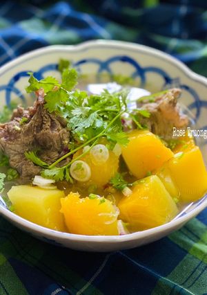 Hình của món Canh Đu Đủ Hầm Xương Heo Rừng.