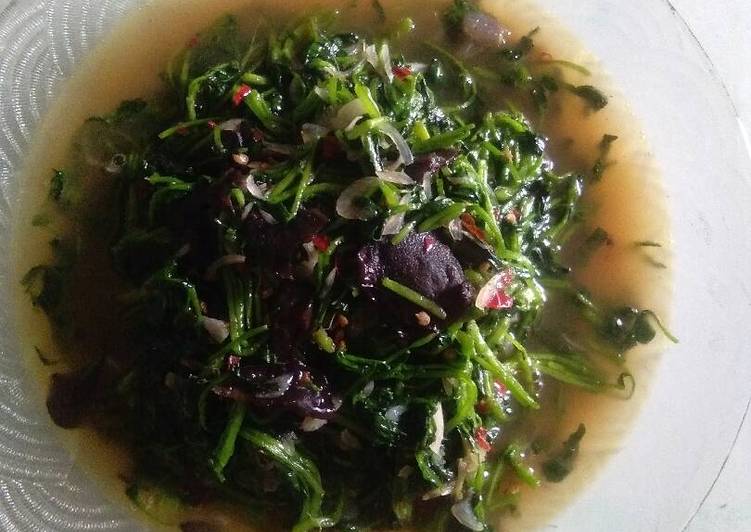 Proses Menyiapkan Sayur selada air pleeuss jamur kuping hitam/Lember yang mudah