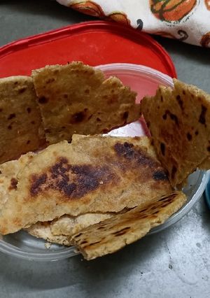 જીરા ભાખરી (Jeera Bhakhri Recipe In Gujarati) રેસીપી મુખ્ય ફોટો