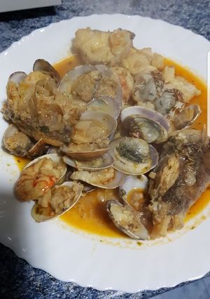 Foto principal de Rape con almejas y gambones
