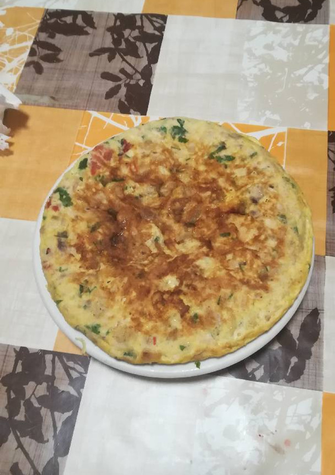 Una foto de Tortilla de pollo y pimientos asados