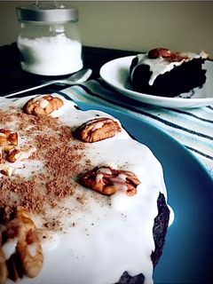 Una foto de Bizcocho de calabacín, avena y cacao! 🥒🥣🍫