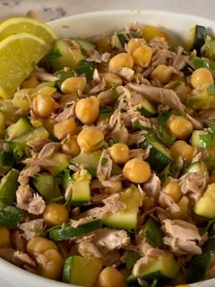 Foto de Salada de Grão com Curgete e Atum