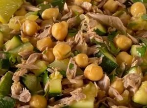 Foto de Salada de Grão com Curgete e Atum