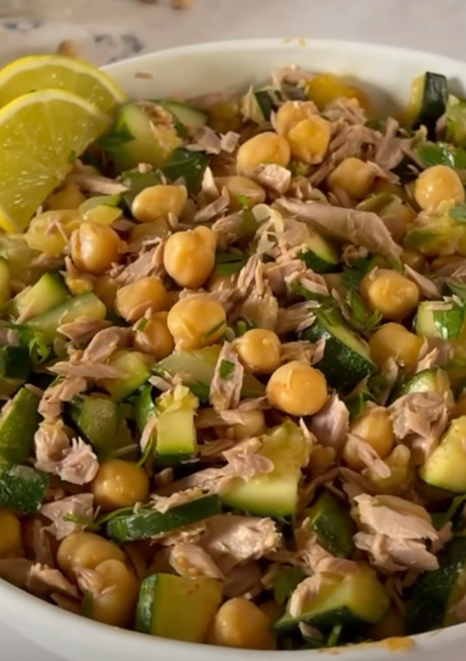 Foto de Salada de Grão com Curgete e Atum