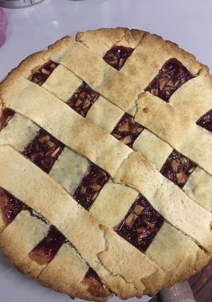 Una foto de Kuchen de mermelada y manzanas