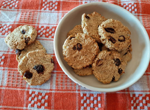 Una foto de Galletitas de avena, manzana y mantequilla de maní