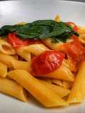 Penne con pomodorino pachino (macarrones con tomate cherry)