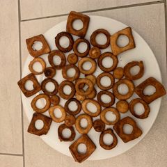 A picture of Sankarpale in Donut shape.