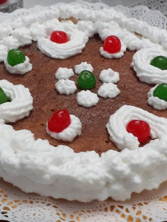 Una foto de Tarta de almendra con merengue italiano