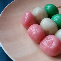 A picture of Hanami Dango.
