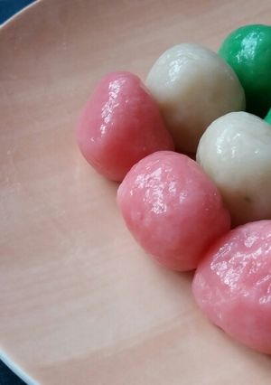 A picture of Hanami Dango.
