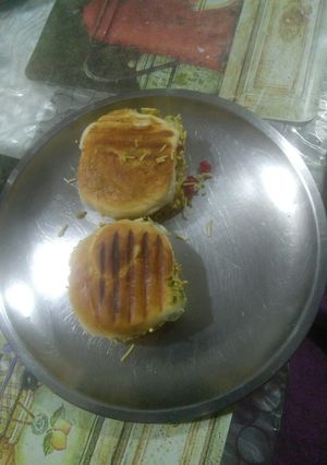 A picture of Dabeli.