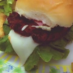 A picture of Cheesy mini burger.