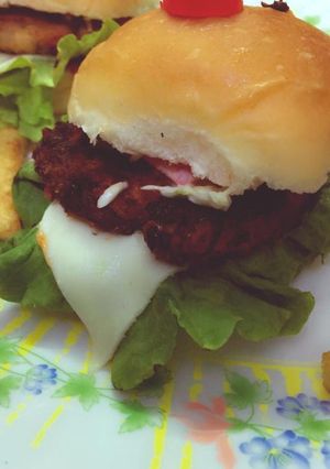 A picture of Cheesy mini burger.