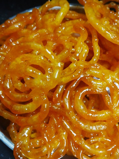 જલેબી (Jalebi recipe in gujrati) રેસીપી મુખ્ય ફોટો