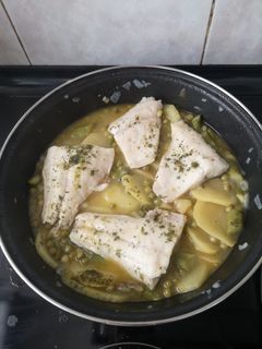 Una foto de Lubina estofada