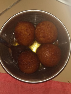 ગુલાબ જાંબુ (Gulab Jamun Recipe In Gujarati) રેસીપી મુખ્ય ફોટો