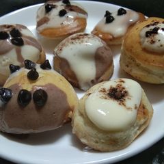 Choux pastry (Cream puff) A picture of Choux pastry (Cream puff).