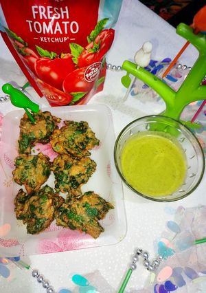 मूंग दाल पालक के क्रिस्पी पकौड़े (Moong dal palak ke crispy pakode recipe in hindi) रेसिपी मुख्य फोटो