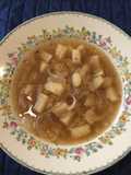 Sopa de cebolla con papas ©
