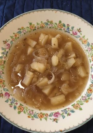 Una foto de Sopa de cebolla con papas ©