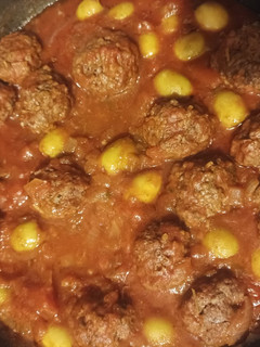 Una foto de Tajine de kefta (carne picada)